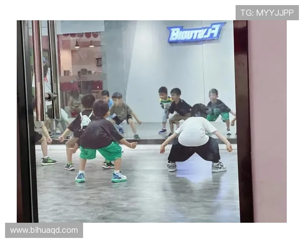 街舞文化的碰撞与融合探索杭州街舞队的整体压制现象