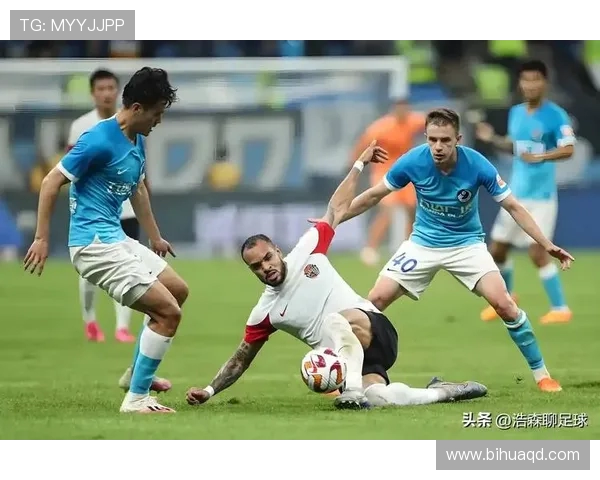 中超精彩对决回顾大连人对阵重庆重燃战火的经典重播分析