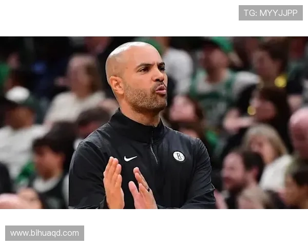 布鲁诺费尔南德斯在球队中的关键作用与未来发展展望 布鲁诺费尔南德斯在球队中的关键作用与未来发展展望