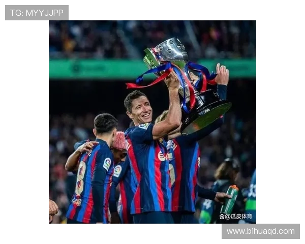 莱万状态火热欧冠赛场大放异彩射手榜领跑引发关注 莱万状态火热欧冠赛场大放异彩射手榜领跑引发关注