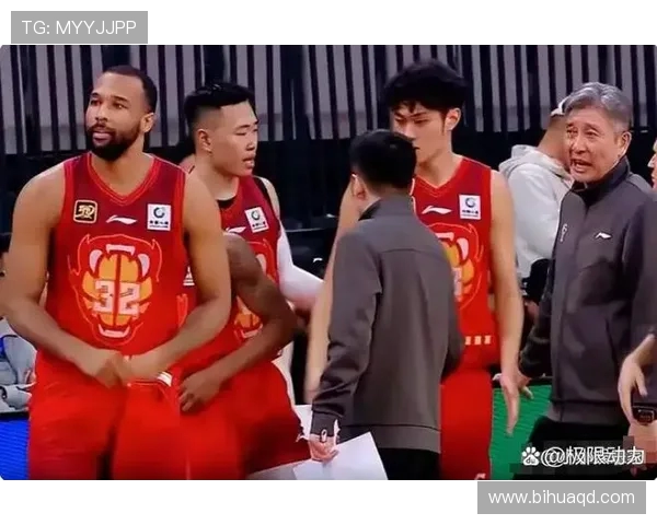 西部总决赛激战勇士与雷霆谁能笑到最后争夺总冠军荣耀 西部总决赛激战勇士与雷霆谁能笑到最后争夺总冠军荣耀